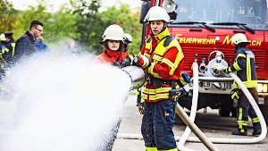 Brandbekämpfung mit dem Schaumrohr Foto: Feuerwehr Marbach