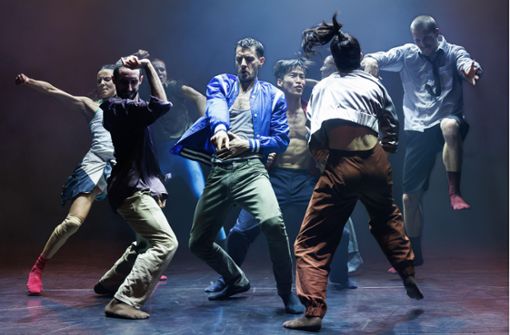 Begehrte Kompanie: „Ausverkauft“ steht über den nächsten Vorstellungen von Gauthier Dance im Theaterhaus, zu sehen ist Hofesh Shechters Tanzparty „Contemporary Dance 2.0“. Foto: Jeanette Bak