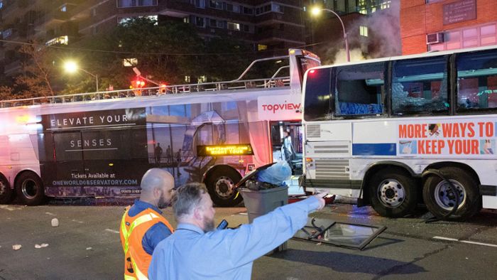 Unfall mit zwei Bussen fordert viele Verletzte