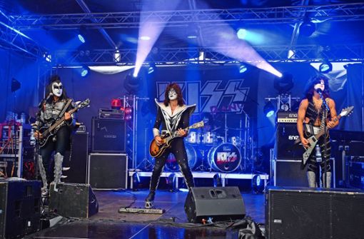 Die Kiss  Forever Band im Jahr  2017 auf der Bühne am Marktplatz. Foto: Archiv/Birgit Kiefer