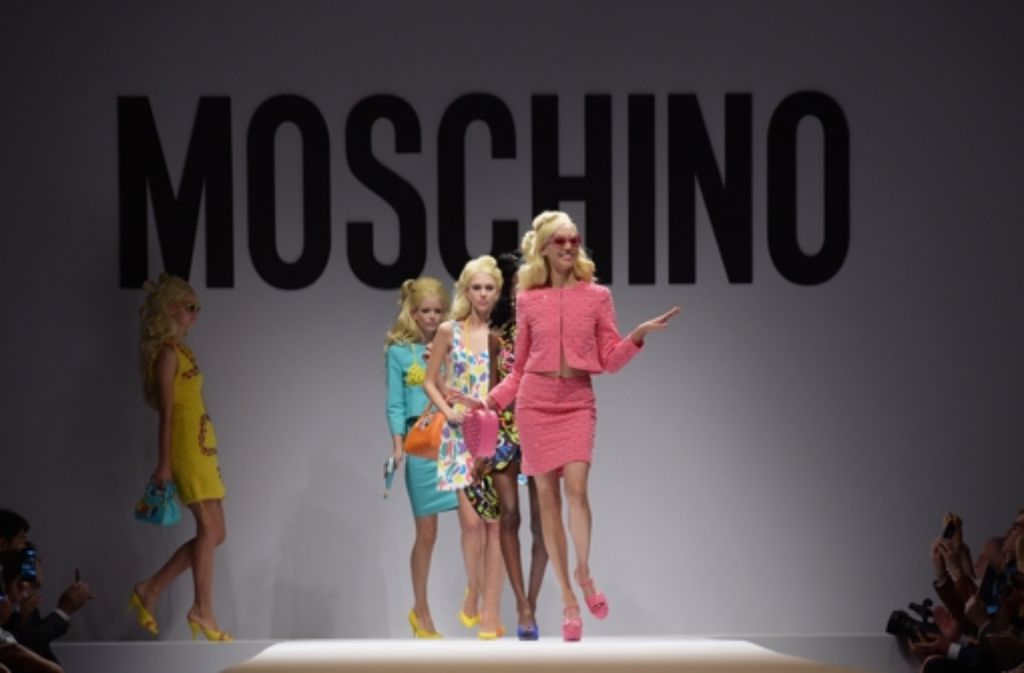Moschinos Models sahen aus, als seien sie einem Mädchenzimmer entsprungen: Der Designer Jeremy Scott zeigte die Kollektion Think Pink auf der Mailänder Fashion Week.