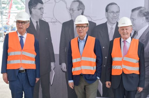 Heinz Dürr, Matthias Wissmann und Erwin Teufel (von links) setzten Stuttgart 21 zusammen mit dem 2013 verstorbenen OB Manfred Rommel (im Hintergrundbild 2. v.l.) aufs Gleis. Foto: Lichtgut
