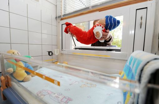 25 Babys wurden am Karlsruher Standort bisher abgelegt –  hier zur Veranschaulichung eine Puppe. Foto: dpa/Uli Deck