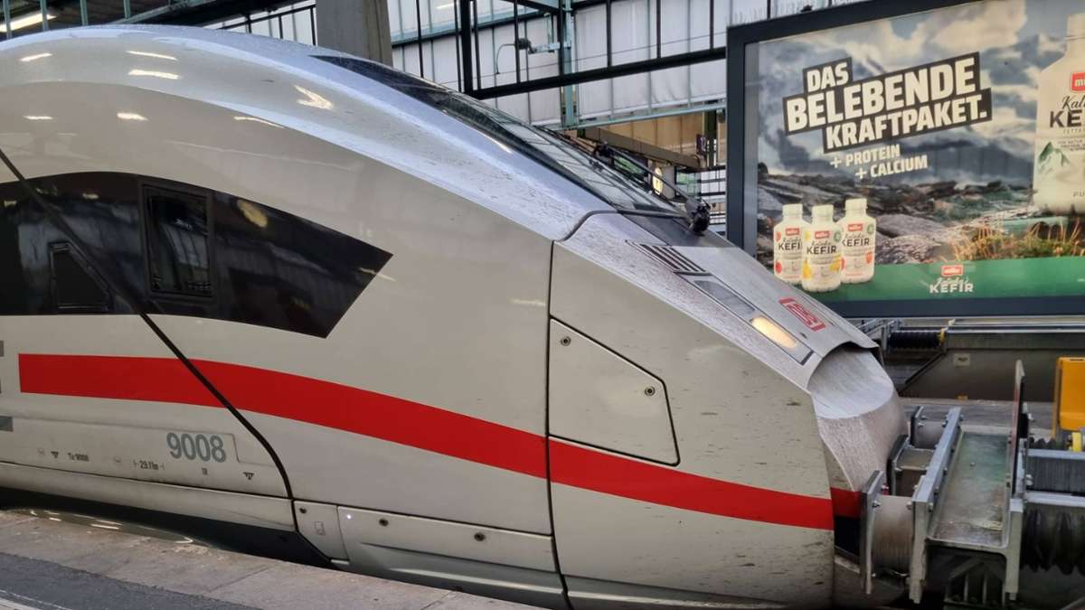 Schrecksekunde in Stuttgart: ICE fährt im Hauptbahnhof gegen Prellbock