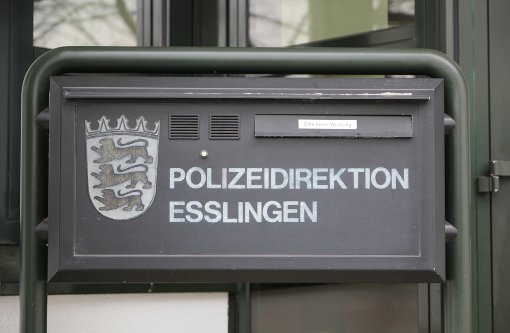 Die Esslinger Polizei rückt aus und reißt zwei Verliebte aus ihrer Zweisamkeit. Foto: Pascal Thiel