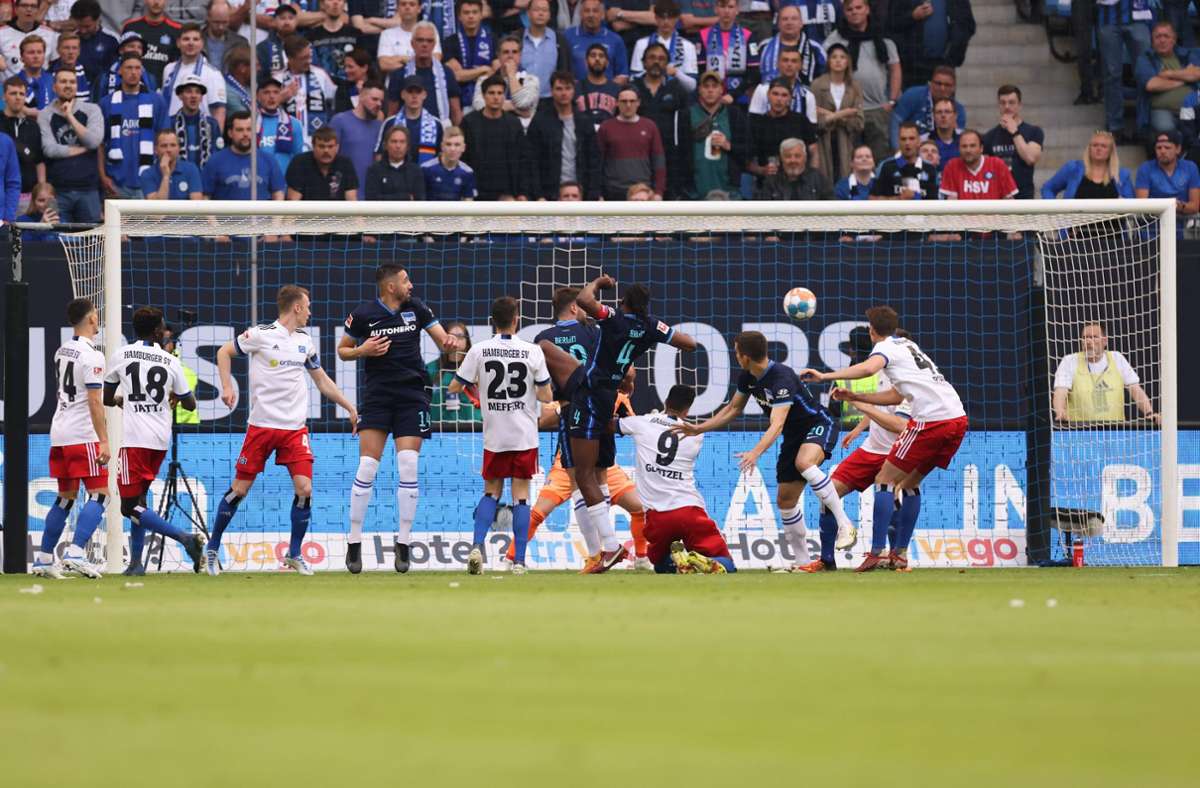 Am 15. Juli beginnt bereits die neue Saison in der zweiten Liga. Wieder mit dem Hamburger SV, der sich in den Regelationsspielen nicht gegen Hertha BSC hat durchsetzen können. Das Auftaktspiel bestreiten der 1. FC Kaiserslautern und Hannover 96.