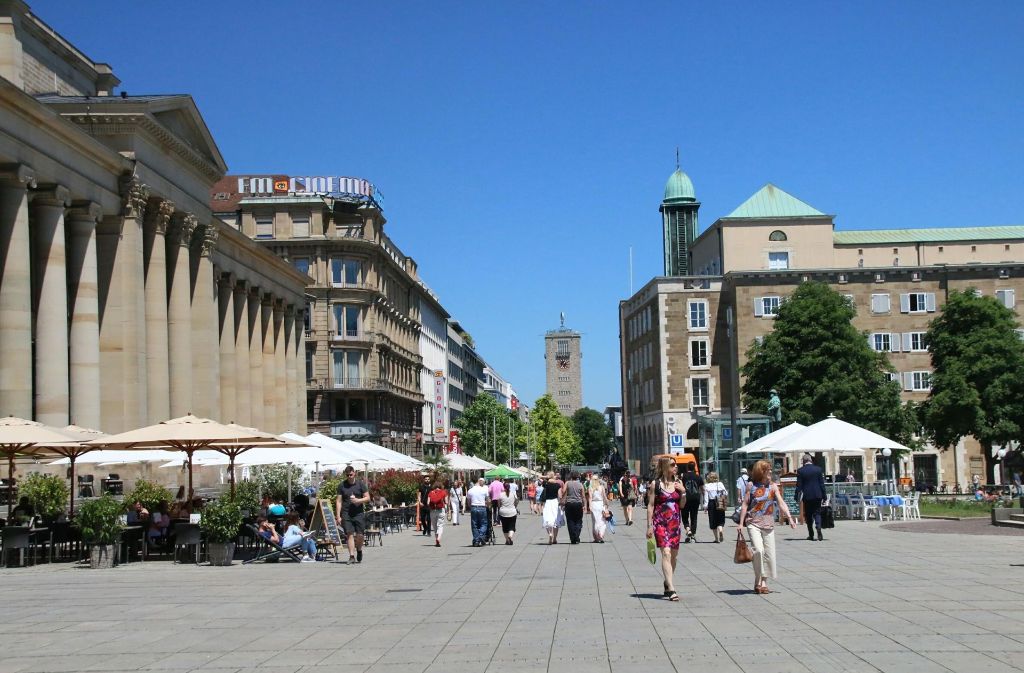 Am Montagmittag stiegen die Temperaturen am Stuttgarter Schlossplatz auf 32 Grad.