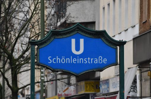 In der U-Bahnstation Schönleinstraße sollen die jungen Männer versucht haben, den Obdachlosen anzuzünden. Foto: dpa