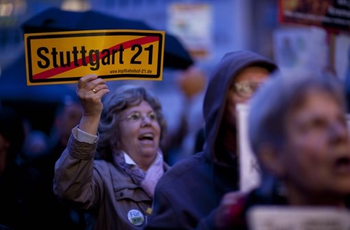 Protest beim Wahlkampfauftritt von Fritz Kuhn Foto: Leif Piechowski