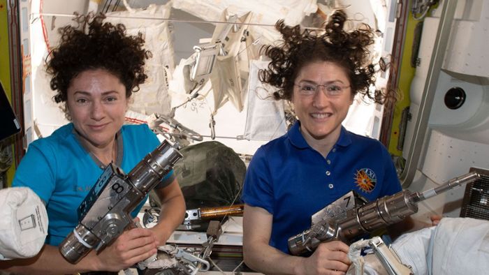 SpaceX will drei Touristen zur ISS schicken