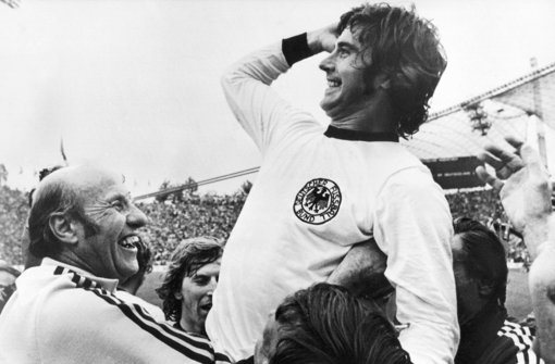 Siegtor im WM-Finale 1974: Gerd Müller (mit DFB-Trainer Helmut Schön). Foto: dpa