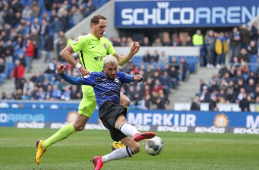 Bielefeld mit Jonathan Clauss hat sich die nächsten drei Punkte erkämpft. Foto: dpa/Friso Gentsch