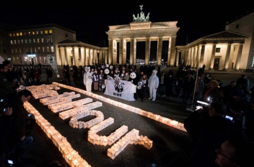 Earth Hour-Aktion am Brandenburger Tor in Berlin.