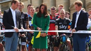 Prinz William (links), seine Frau Kate und Prinz Harry (ganz rechts) haben in Leeds den Startschuss für die 101. Tour de France gegeben. Foto: Getty Images Europe