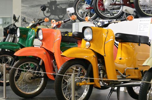 Diese Simson Schwalben stehen im Museum in Thüringen, doch auch auf Stuttgarts Straßen sieht man die alten DDR-Maschinen hin und wieder fahren. Diebe haben es allerdings eher auf neuere Motorrollermodelle abgesehen. (Archivfoto) Foto: dpa