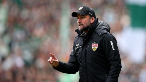 Der VfB-Trainer Sebastian Hoeneß fordert von seinen Spielern in Leverkusen höchste Aufmerksamkeit. Foto: Baumann/Cathrin Müller