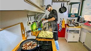 Das Koch-Projekt ist für den Syrer vielleicht der Start ins Berufsleben. Foto: Horst Rudel