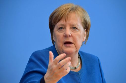 Kanzlerin Merkel mahnt, soziale Kontakte wo es geht zu vermeiden. Foto: AFP/TOBIAS SCHWARZ