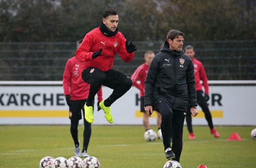 Anastasios Donis und der VfB Stuttgart bereiten sich auf den FC Augsburg vor. Foto: Pressefoto Baumann