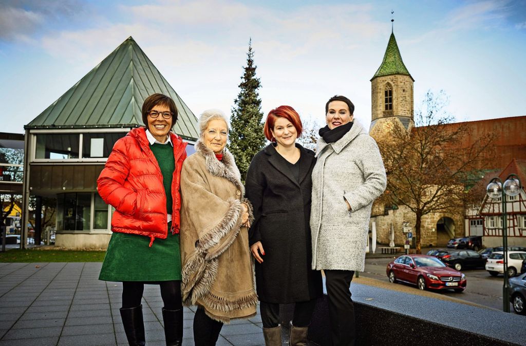 Diese Frauen sind beim Zug der Mütter dabei (von links): Ursula Hensle, Kinga von Gyökössy-Rudersdorf, Heike Scharmann und Dagmar Heerdt. Foto: Jan Potente