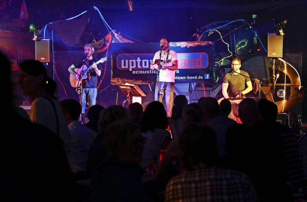 Der Bauhof, unter anderem mit der Uptown Band,  war bis 3 Uhr   Partyzone. Foto: factum/Bach