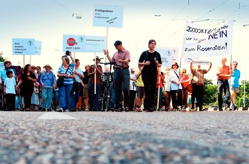 Im Jahr 2010 demonstrierten etwa 250 Bürger rund um die Friedrichswahl gegen  den Rosensteintunnel. Die Stimmen gegen das Projekt sind bis heute nicht verstum Foto: Archiv Bernd Zeyer