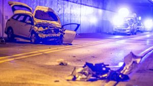 Autofahrer nach Aufprall gegen Tunnelwand lebensgefährlich verletzt