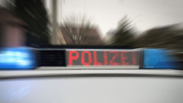 Stuttgart-Wangen: Unbekannter fährt E-Scooter-Fahrer an und flüchtet