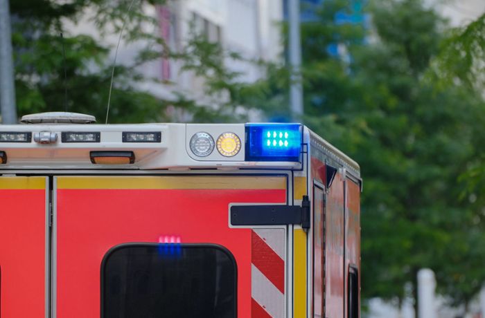Renningen im Kreis Böblingen: 28-Jährige nach Auffahrunfall schwer verletzt