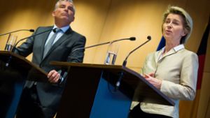 Thomas Strobl (CDU), Innenminister von Baden-Württemberg, und Verteidigungsministerin Ursula von der Leyen (CDU), im Innenministerium in Stuttgart. Foto: dpa