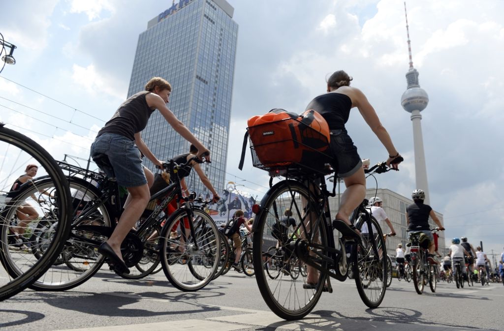 In Berlin wollen Aktivisten die Stadt zu mehr Radwegen zwingen. Foto: dpa