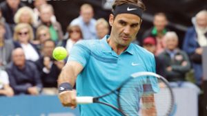 Roger Federer müht sich zum Sieg gegen Mischa Zverev