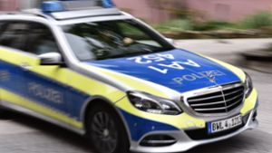 Zwei unbekannte Täter bedrohten am Donnerstag in Erdmannhausen einen 19-jährigen Mann. Foto: Phillip Weingand  Symbolbild