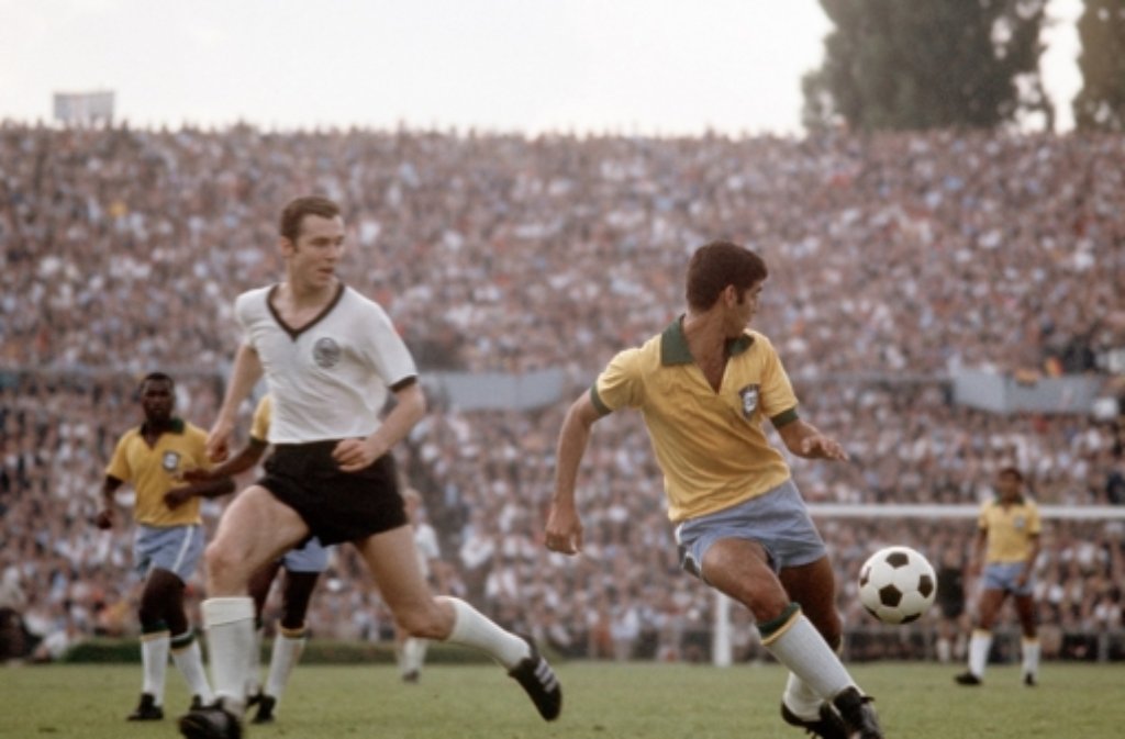Im Jahr 1972 durfte sich Franz Beckenbauer (FC Bayern München, links) über die Ehre freuen.