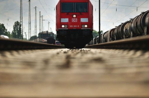 Die Bahn will die Zugflotten leiser machen und alle 63 000 DB-Güterwagen mit lärmarmen Bremsen – wie hier im Bild –  ausrüsten. Foto: dpa/Oliver Berg