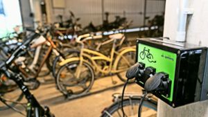 Der abschließbare Fahrradraum der Bank mit E-Bike-Ladeplätzen Foto: Wagner