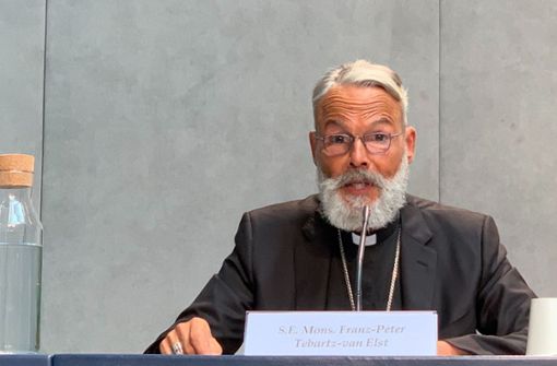 Der ehemalige Limburger Bischof, Franz-Peter Tebartz-van Elst, spricht im Vatikan bei der Vorstellung eines neuen ·Direktoriums für die Katechese. Foto: dpa/Annette Reuther