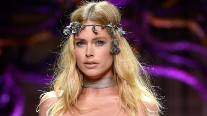 Versace zeigt Topmodels in Pastellfarben