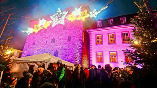 Der Heimsheimer Weihnachtsmarkt vor der stimmungsvollen Kulisse des Schleglerschlosses bildet den Abschluss der Adventsmarkt-Saison im Altkreis.Foto: /Simon Granville Foto:  