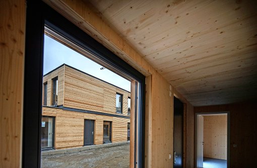 Die Wohneinheiten bestehen innen und außen überwiegend aus Holz. Foto: Gottfried Stoppel