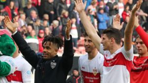 Daniel Didavi (links) und Mario Gomez – VfB-Matchwinner gegen Erzgebirge Aue Foto: Baumann