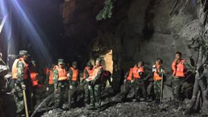 Rettungskräfte suchen nach dem Erdbeben in China nach Überlebenden. Foto: AFP
