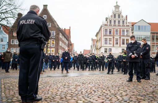 Polizisten trauerten um ihre erschossenen Kollegen. Foto: dpa/Philipp Schulze