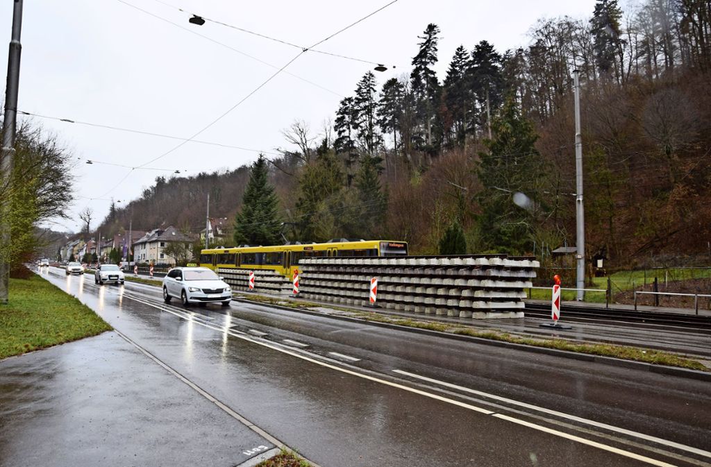 Noch bis Mitte Mai sanieren die SSB die Gleise zwischen den Haltestellen „Heslach-Vogelrain“ und „Waldeck“. Foto: Alexandra Kratz