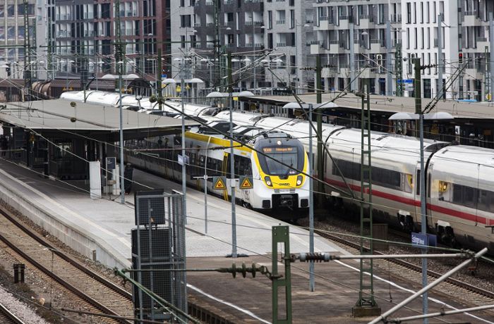 Zugverkehr in Esslingen unterbrochen: 19-Jähriger auf Gleisen unterwegs