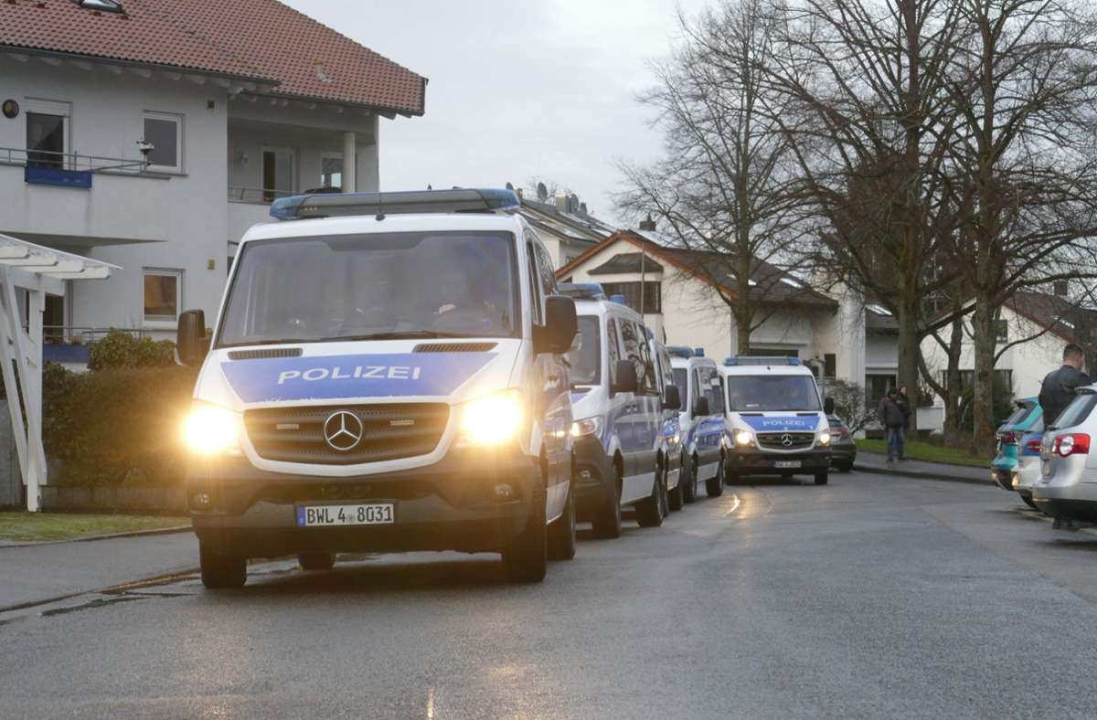 Die Polizei war mit zahlreichen Kräften vor Ort. Foto: Torsten Schöll/StZN