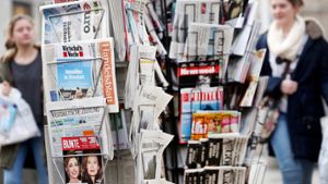 Millionen Menschen in Deutschland informieren sich nach wie vor über Printmedien. Foto: dpa