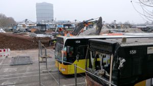 Schuttberge statt Busparkplatz –  So geht der Abriss am Busdepot  voran