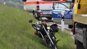 Bei dem Unfall zwischen Lenningen und Schopfloch im Landkreis Esslingen wurde ein Mann schwer verletzt. Foto: 7aktuell.de/Schlienz