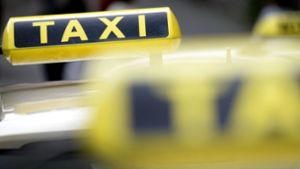 Quartett bestiehlt Taxifahrer und lässt sich nach Hause fahren